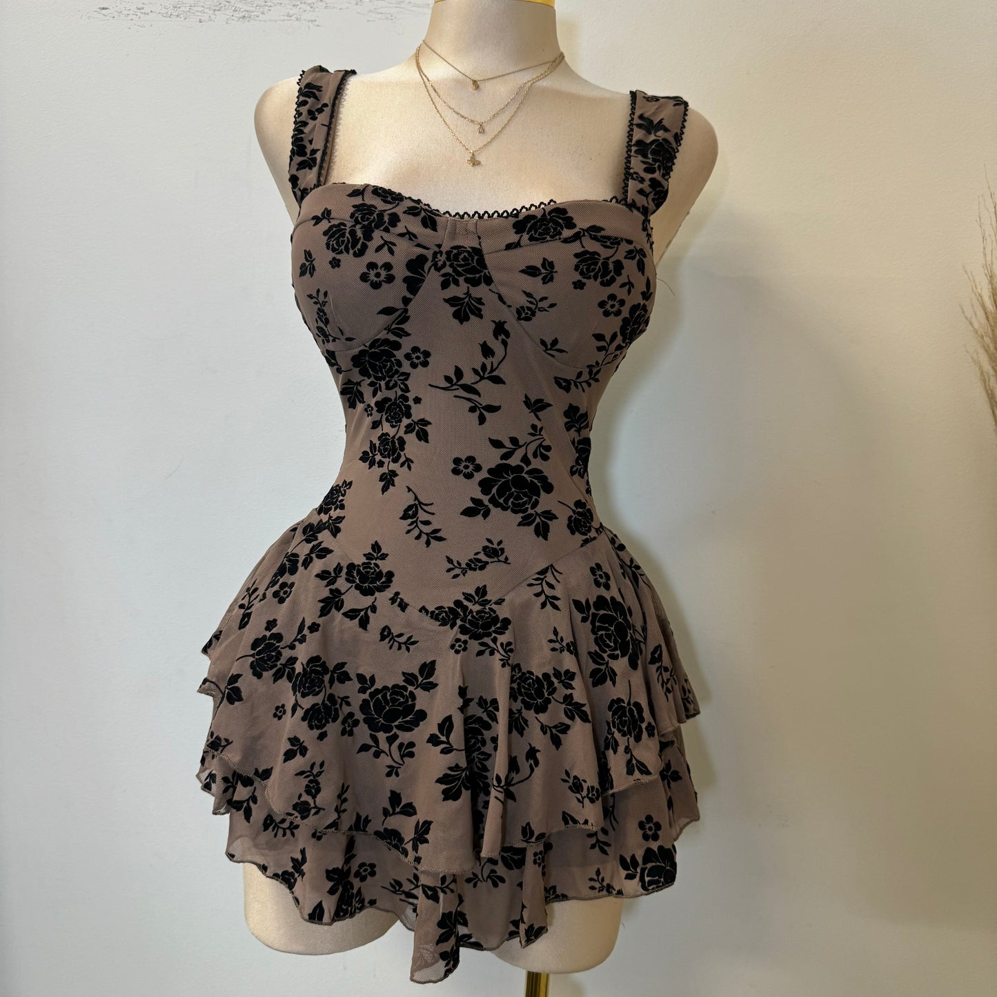 Floral Lace Trim Dress-Black/Brown