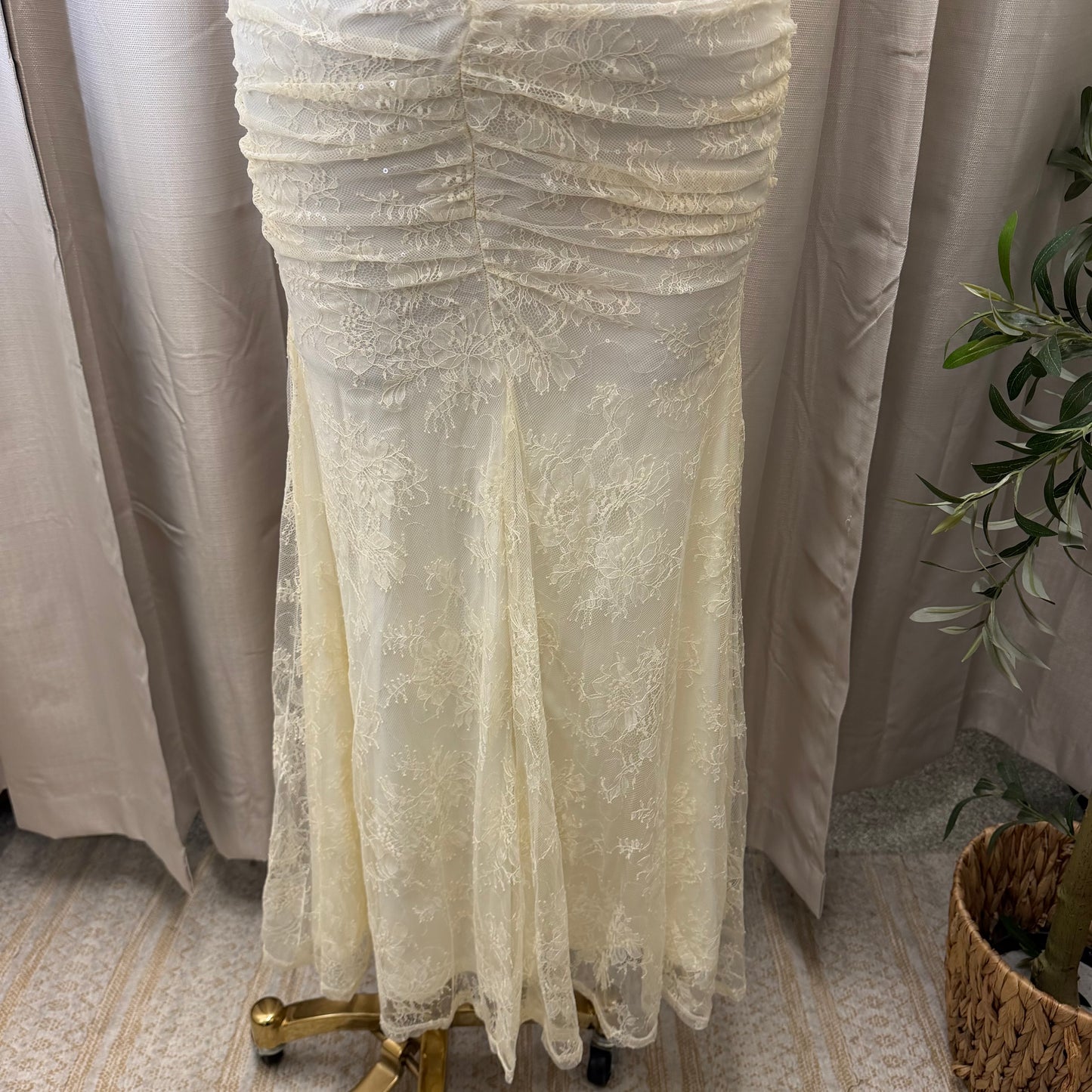 OFF SHOULDER LACE MAXI DRESS-Cream