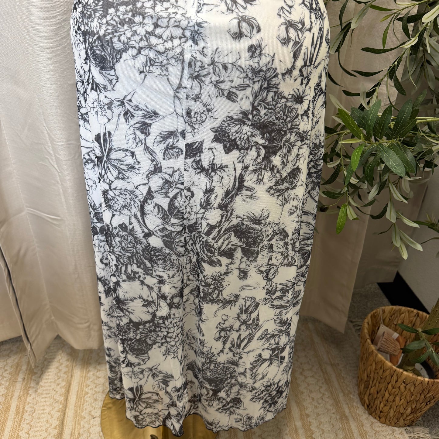 PL-Floral Print Ruffle Sleeve Mesh Maxi Dress-white/ black