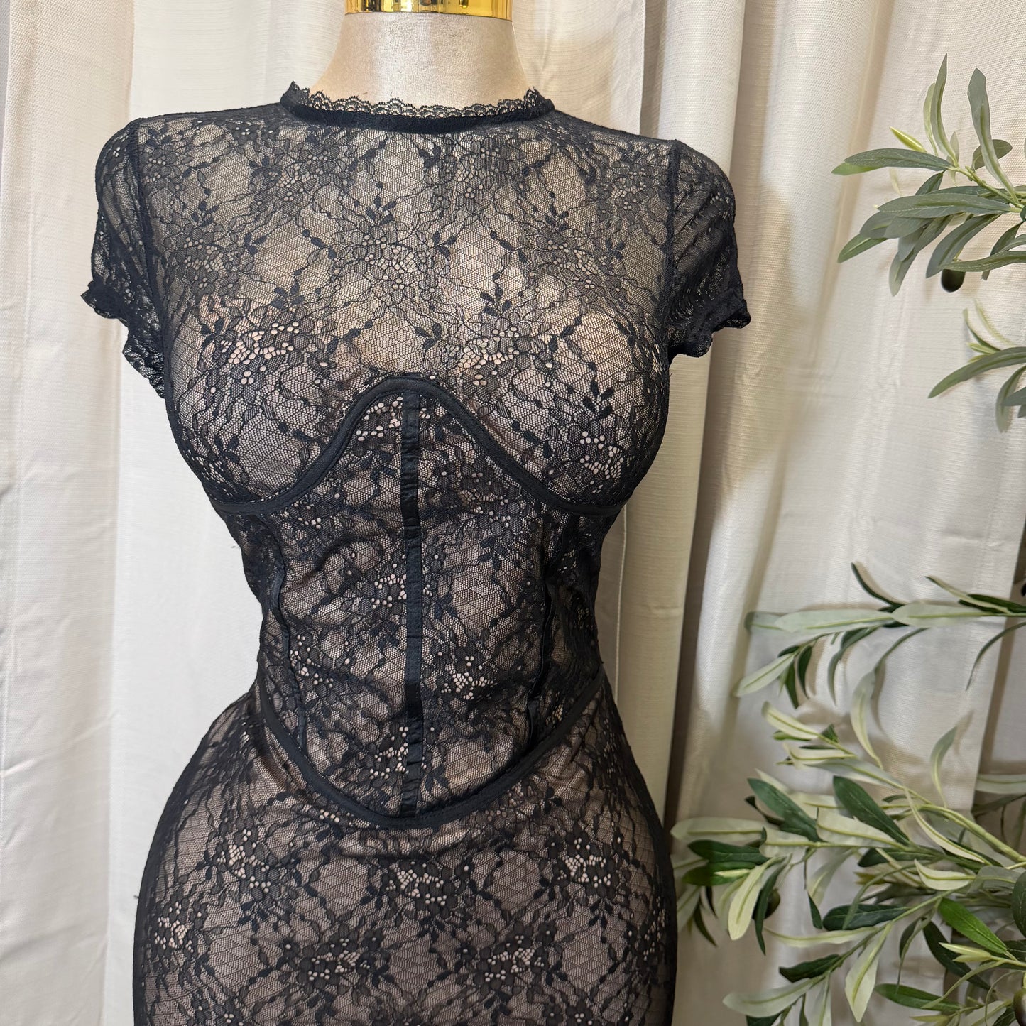 Lace Short Sleeve Midi Dress-Black