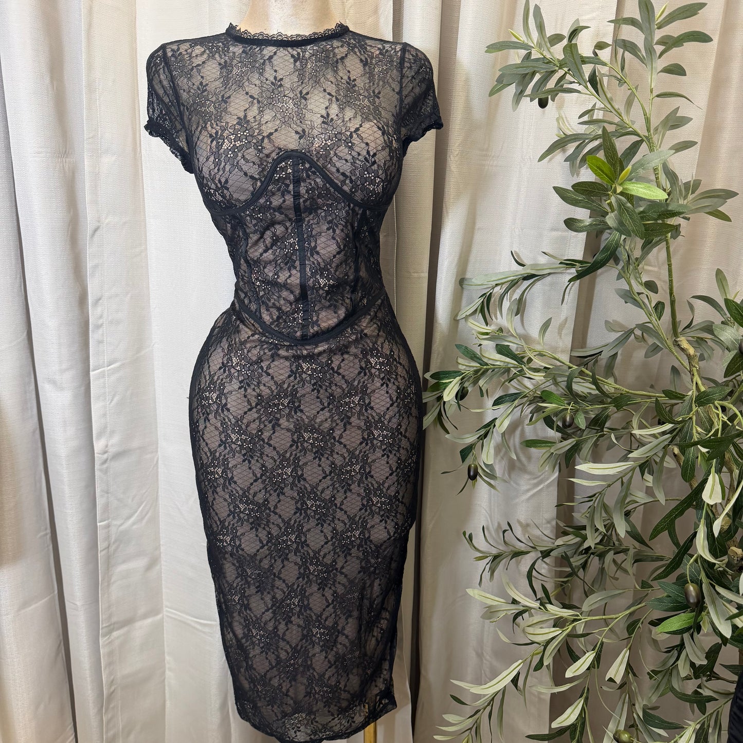 Lace Short Sleeve Midi Dress-Black