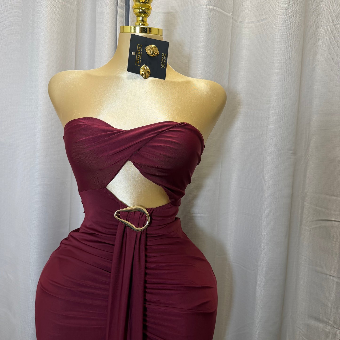 STRAPELESS TWIST FRONT MIDI DRESS-Wine