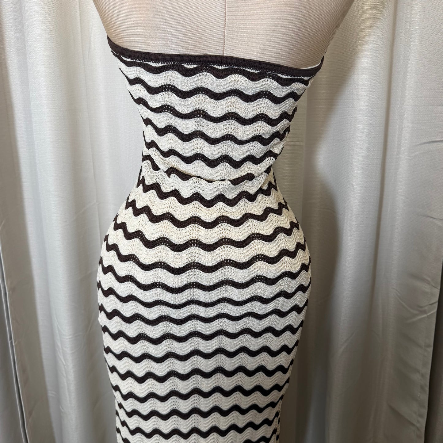 SWEATER KNIT WITH METAL RING TRIM MIDI DRESS-Brown Combo