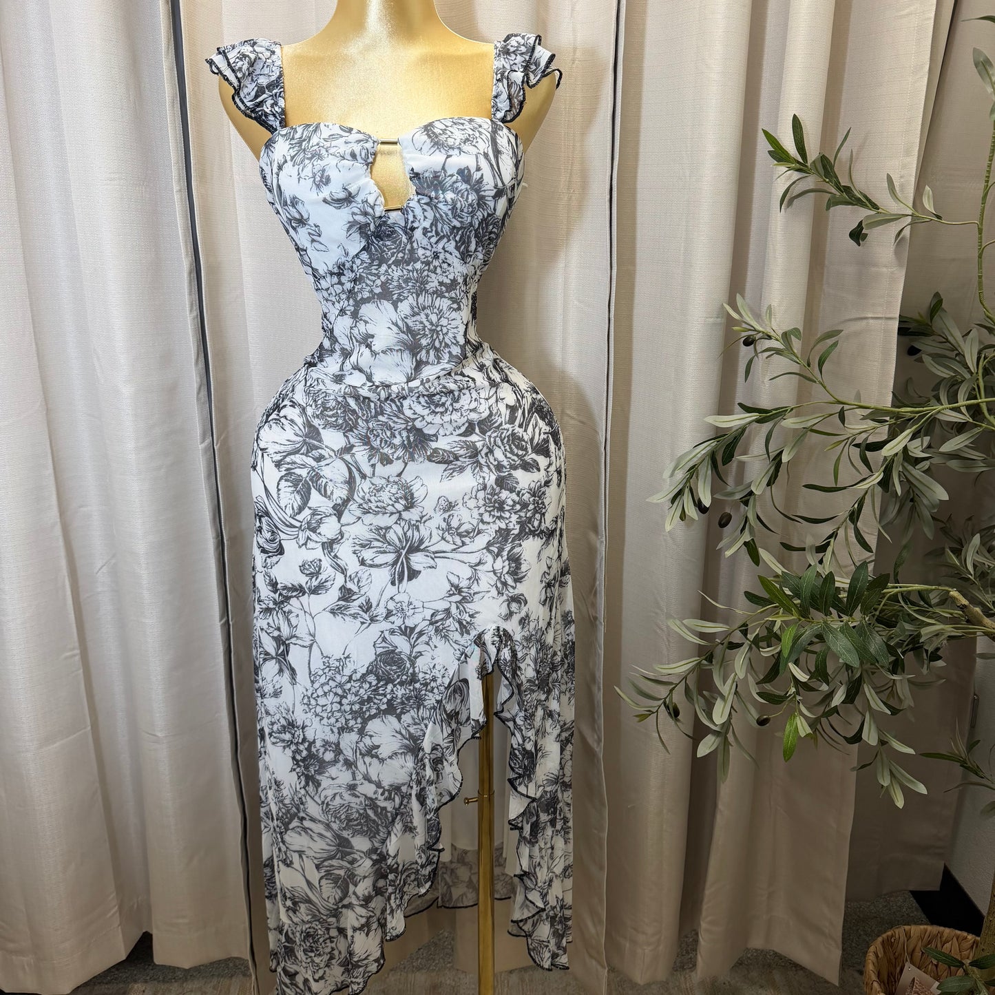 PL-Floral Print Ruffle Sleeve Mesh Maxi Dress-white/ black