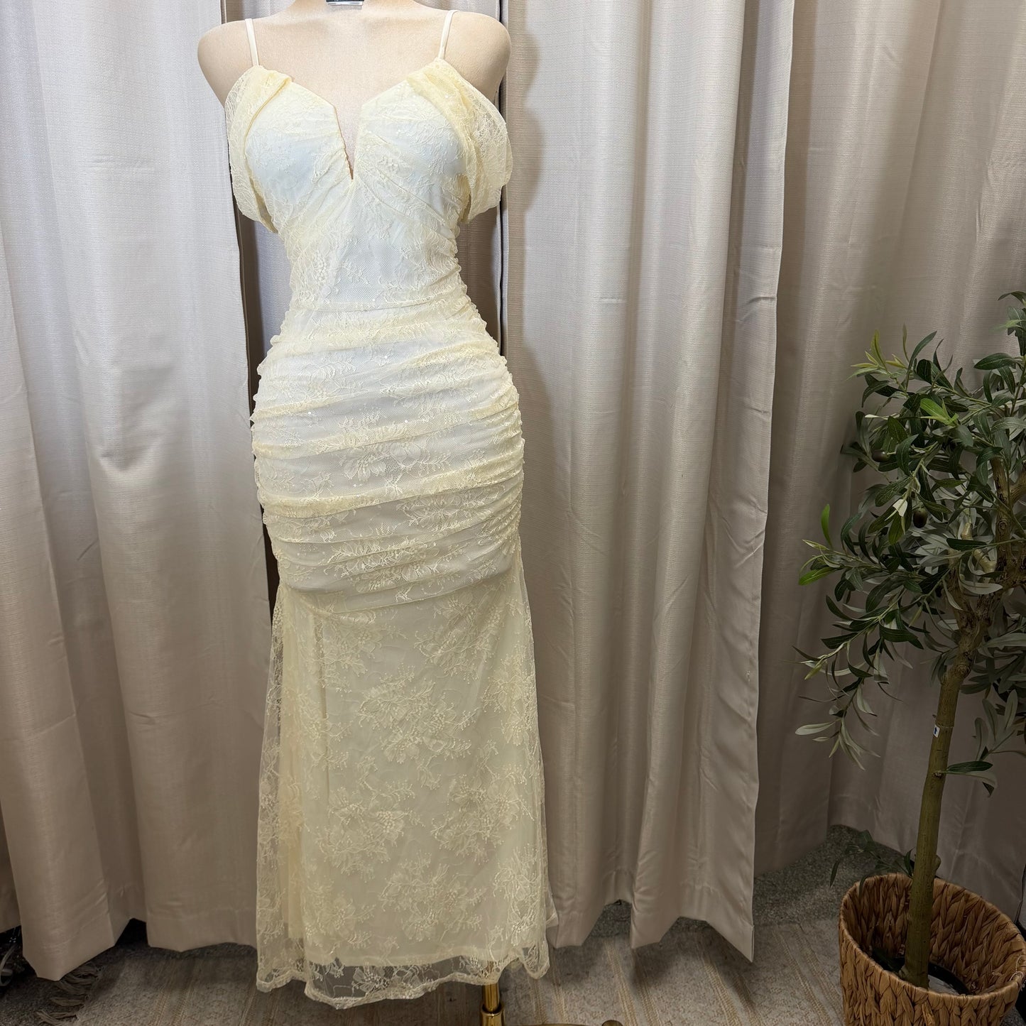 OFF SHOULDER LACE MAXI DRESS-Cream