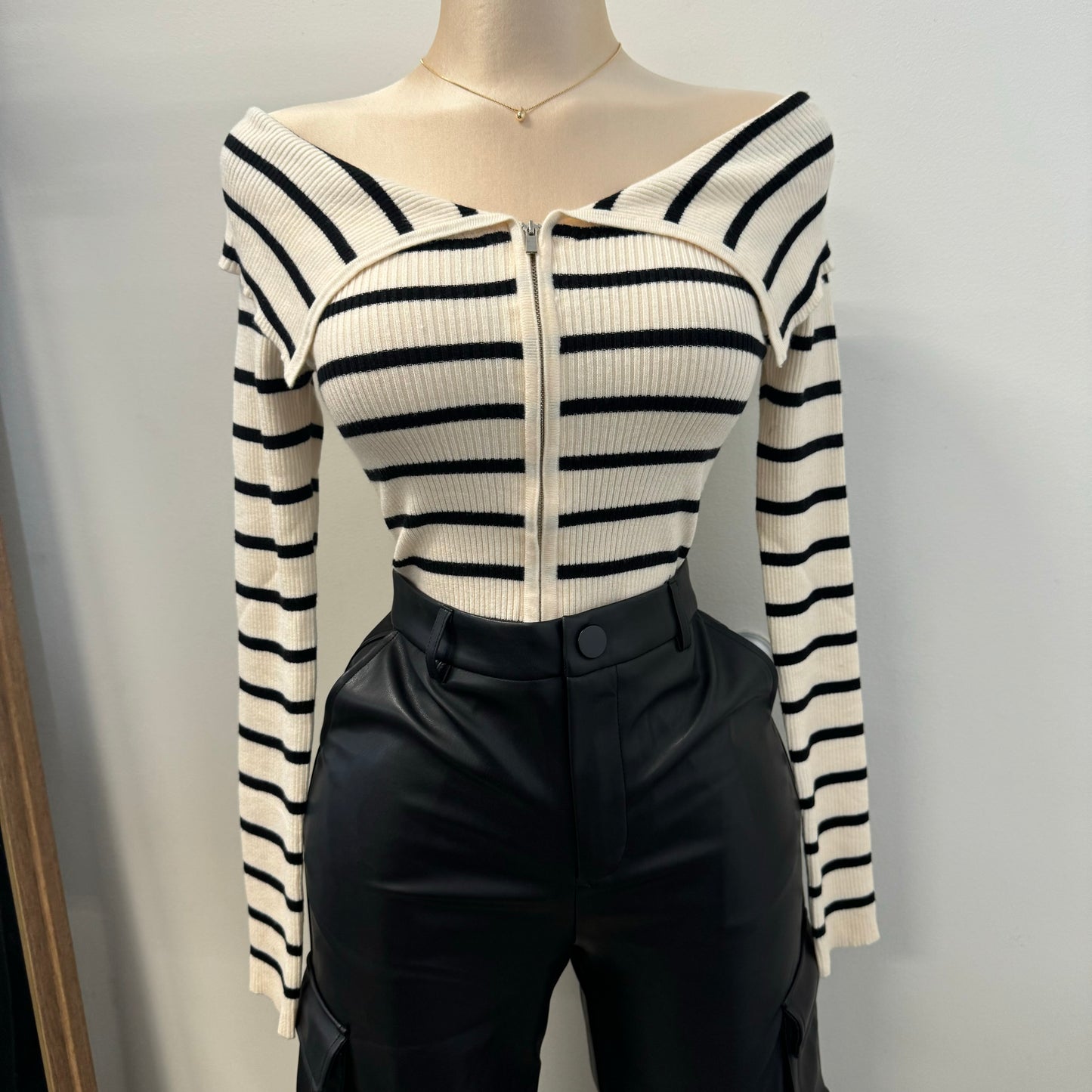 Lizo Sweater Top-Black/White