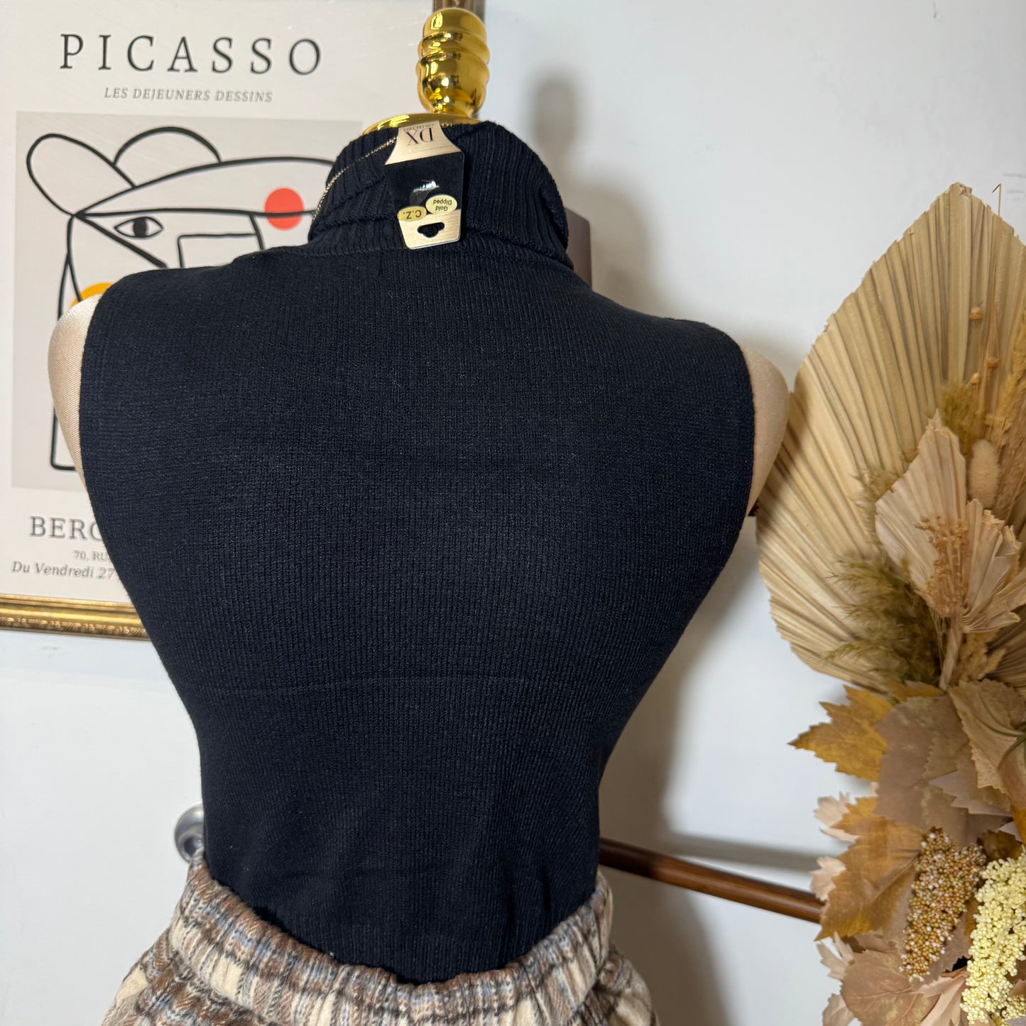 Sleeveless Turtle Neck Sweater Top-Black