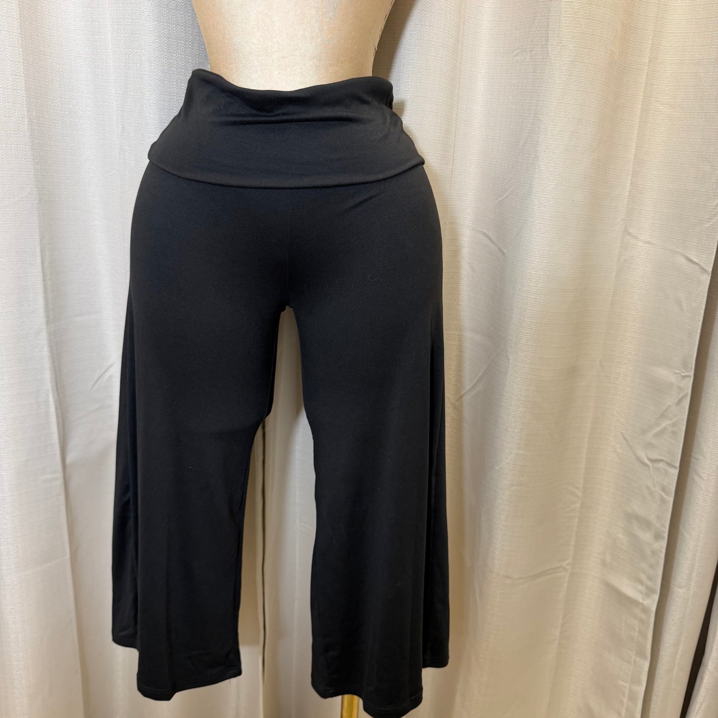 Guachos Capri pants- Black