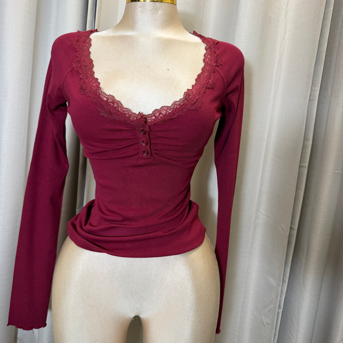 Long sleeve ribbed Lace Detail-Wine