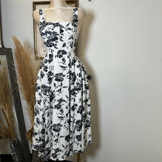Picnic Corset Dress-Black/White1