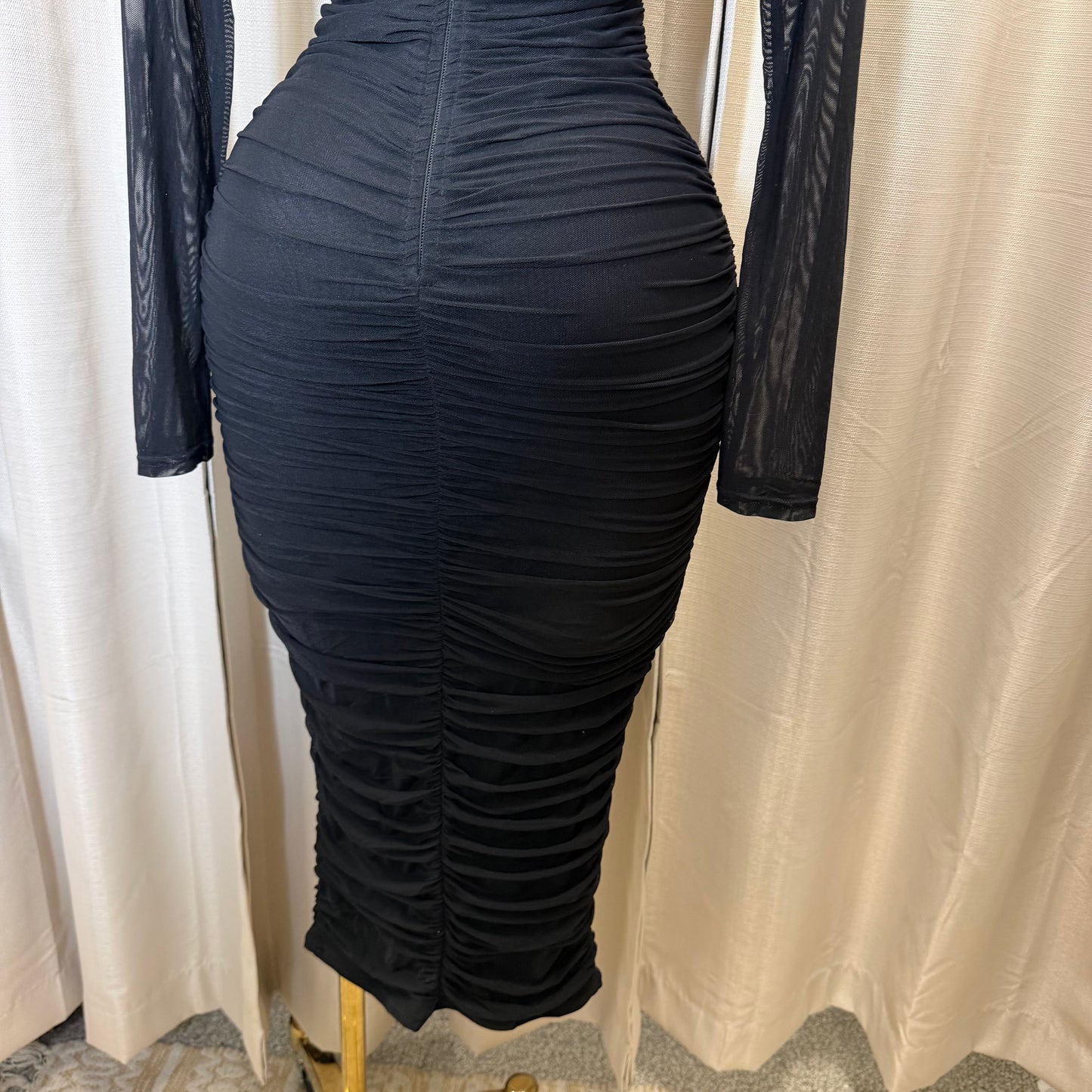 Mesh Long Sleeve Midi Dress w/ a U wire Insert-Black
