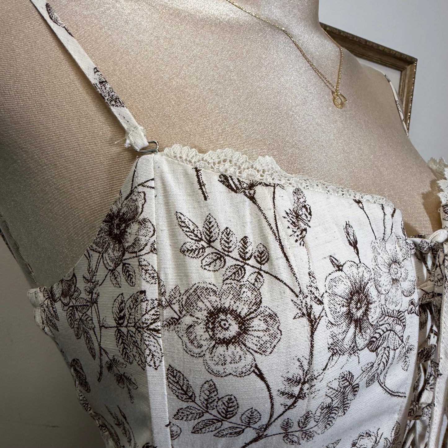 Lace Trim Neck Smocked Back Floral Corset Crop Top-Beige/Brown