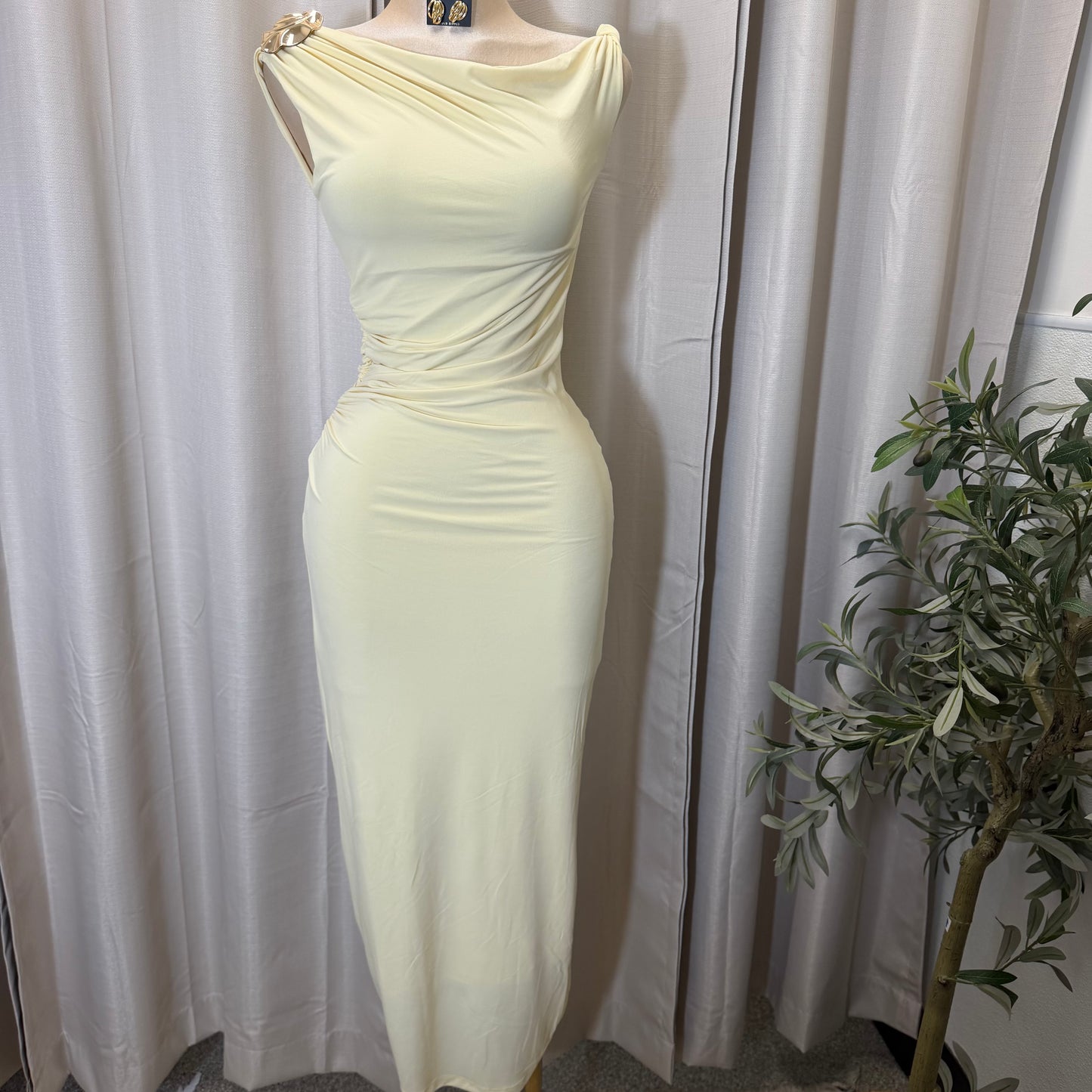 Asymmetric shoulder Gold Detail-Butter Cream
