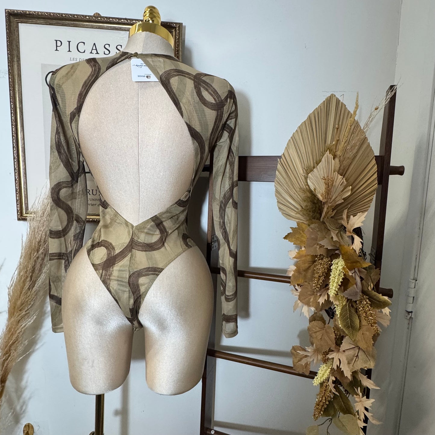 Round Neck Long Sleeve Open back Bodysuit-Olive Brown