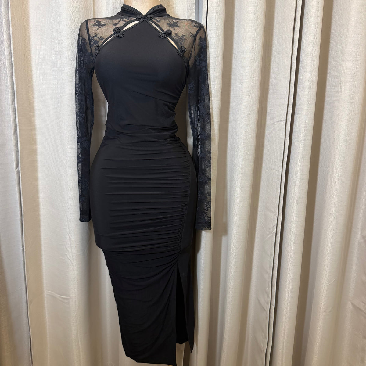 Korean Lace Long Sleeve Midi Dress-Black