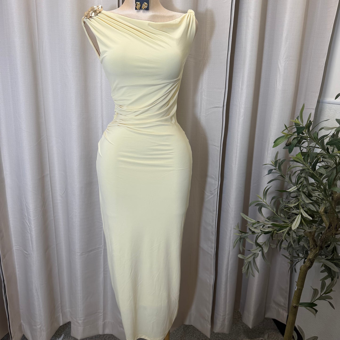Asymmetric shoulder Gold Detail-Butter Cream