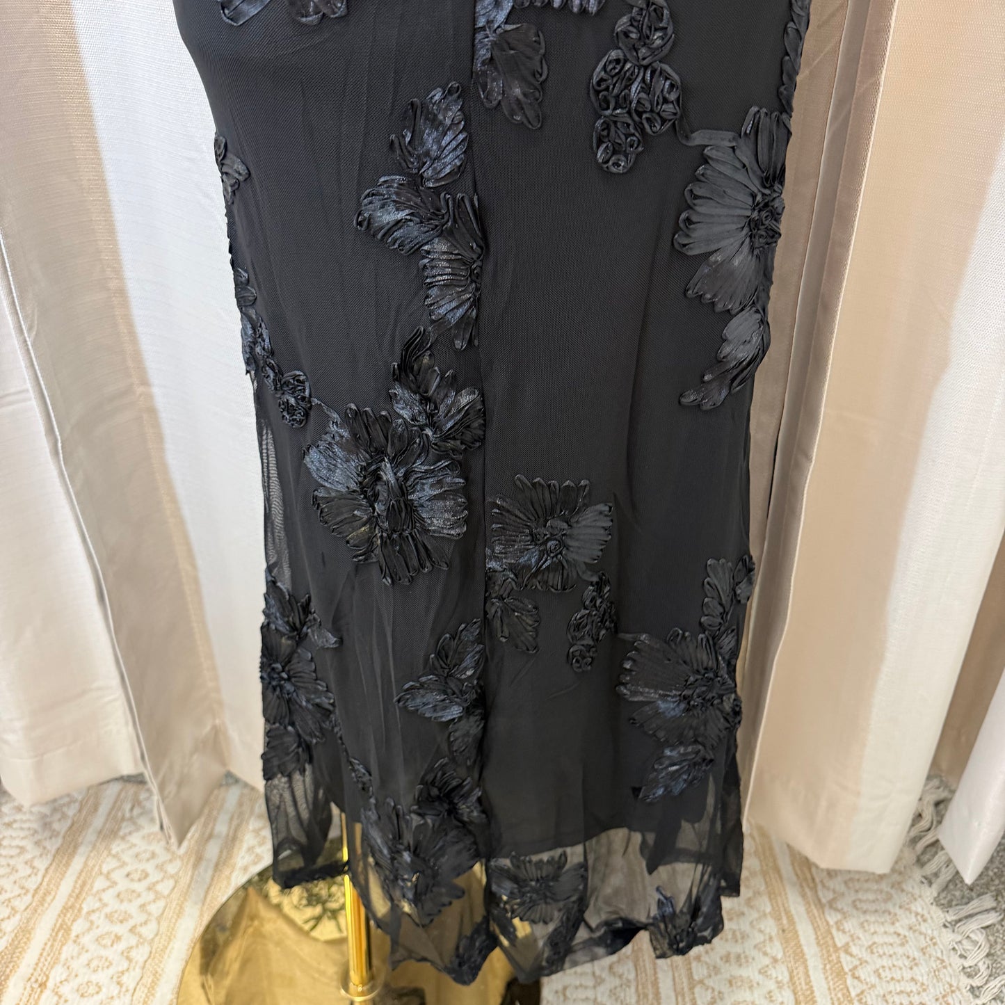 Elegant Floral Appliqué Off shoulder mermaid Maxi Dress-Black