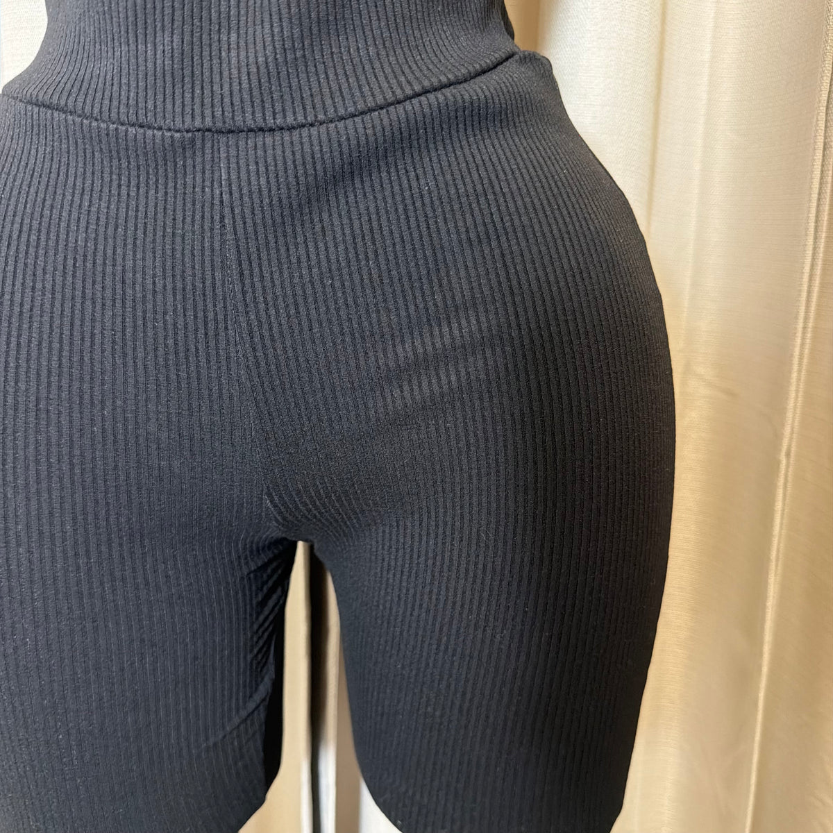 Snatched High Waist Capri Leggings-Black