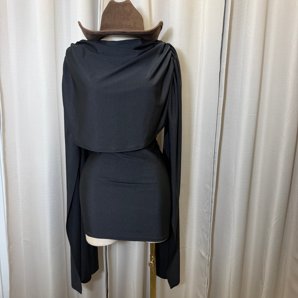 Long sleeve Dress with Drape in the front-Negro/Black