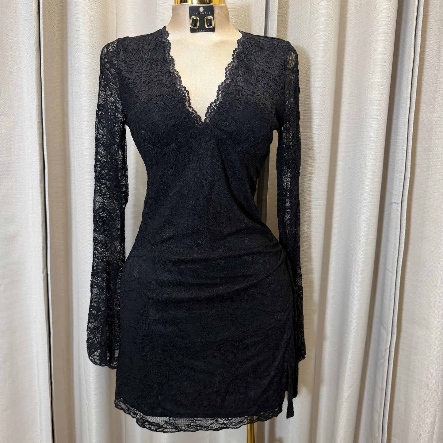 Scallop Edge Lace side slit Mini Dress-Black