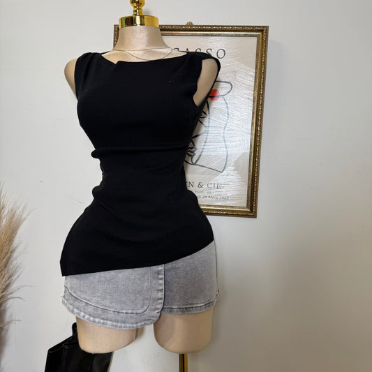 Asymmetrical hem Sleeveless Knit Top-Black