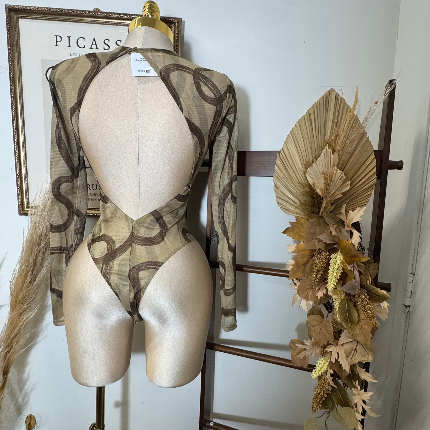 Round Neck Long Sleeve Open back Bodysuit-Olive Brown