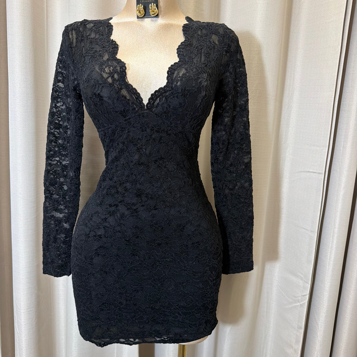 Lace Scallop Long Sleeve Bodycon Mini Dress-Black