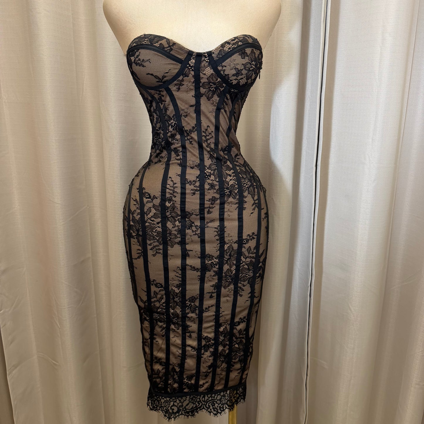 Strapless Lace Midi Dress-black
