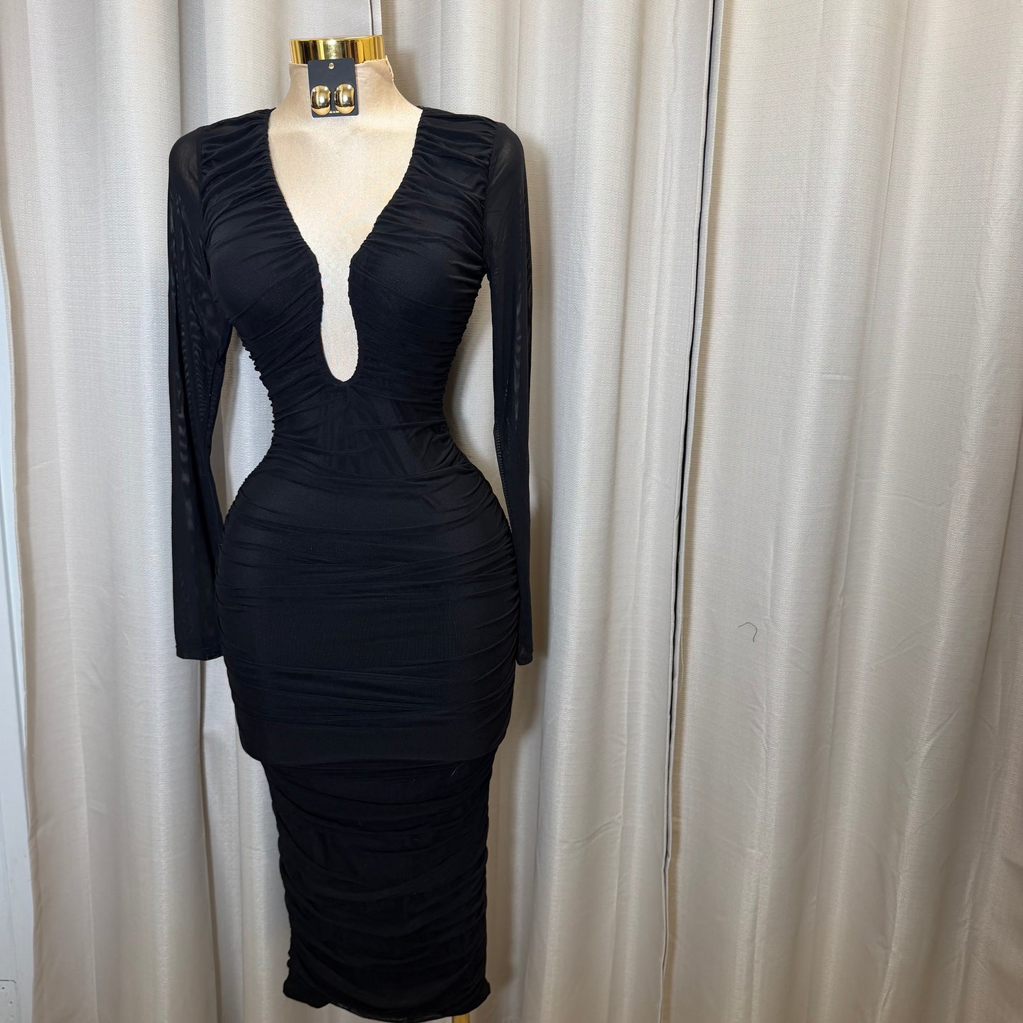 Mesh Long Sleeve Midi Dress w/ a U wire Insert-Black