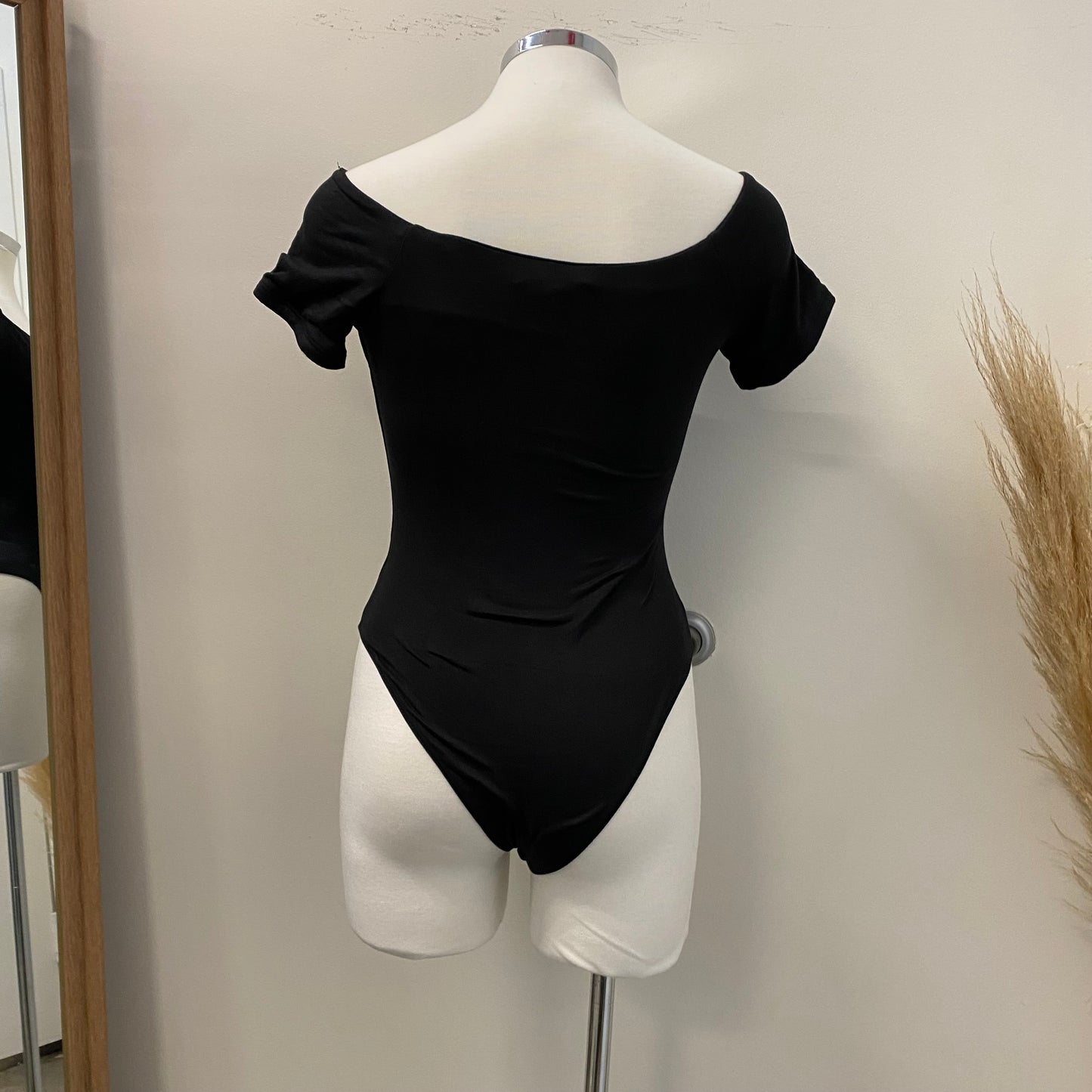 Basic Off Shoulder Bodysuit -Black