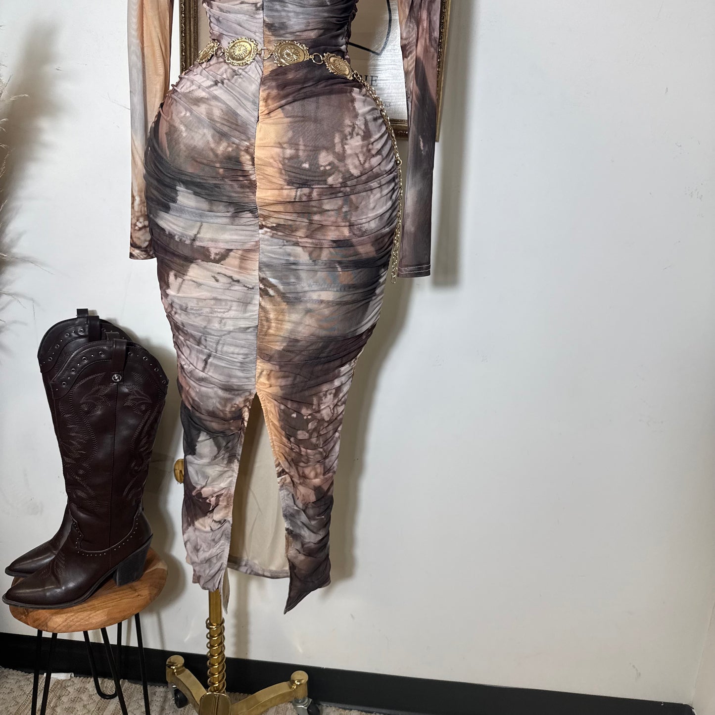 Round Neck Long Sleeve Ruching Midi Dress-Brown Marble