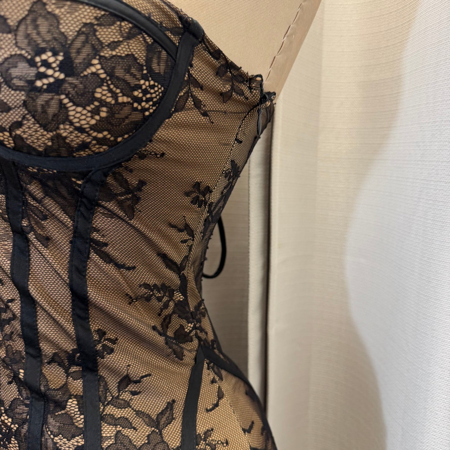 Strapless Lace Midi Dress-black