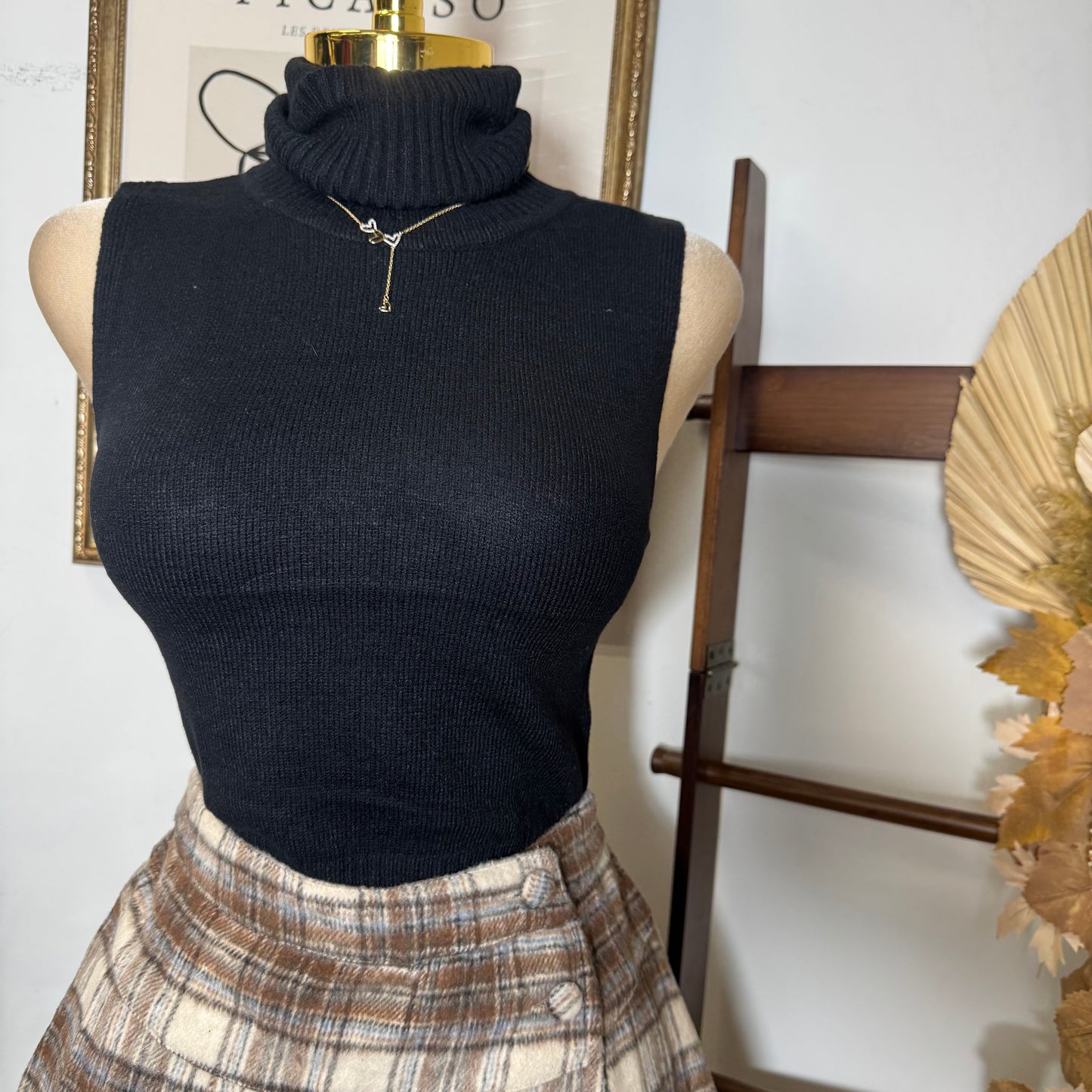 Sleeveless Turtle Neck Sweater Top-Black