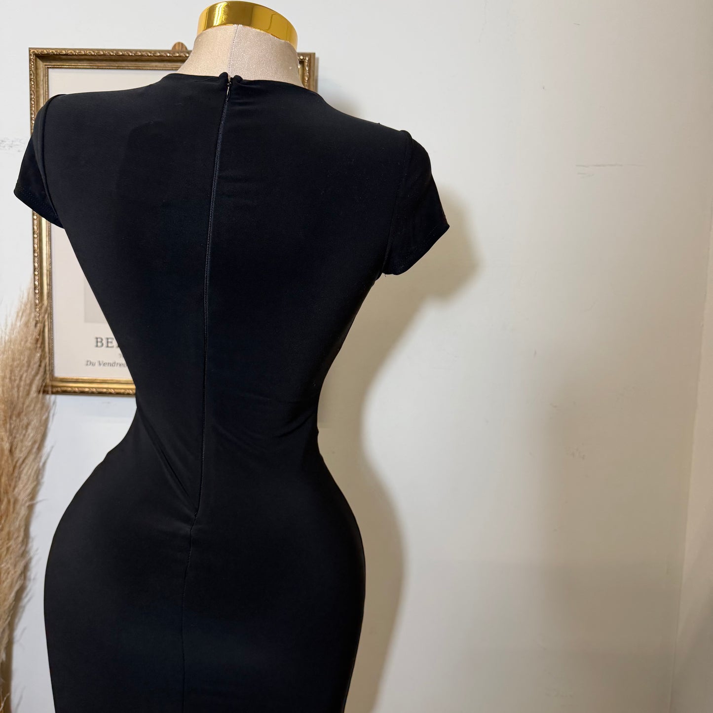 Front slit with sash detail midi Dress-Black