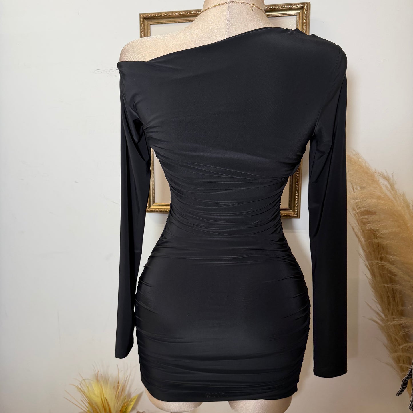 Long sleeve Off shoulder Ruched mini Dress-Black