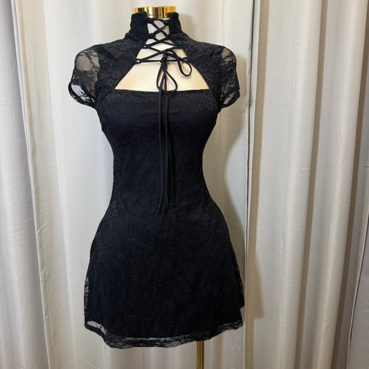 Flare Lace Dress Tie in the front-Black